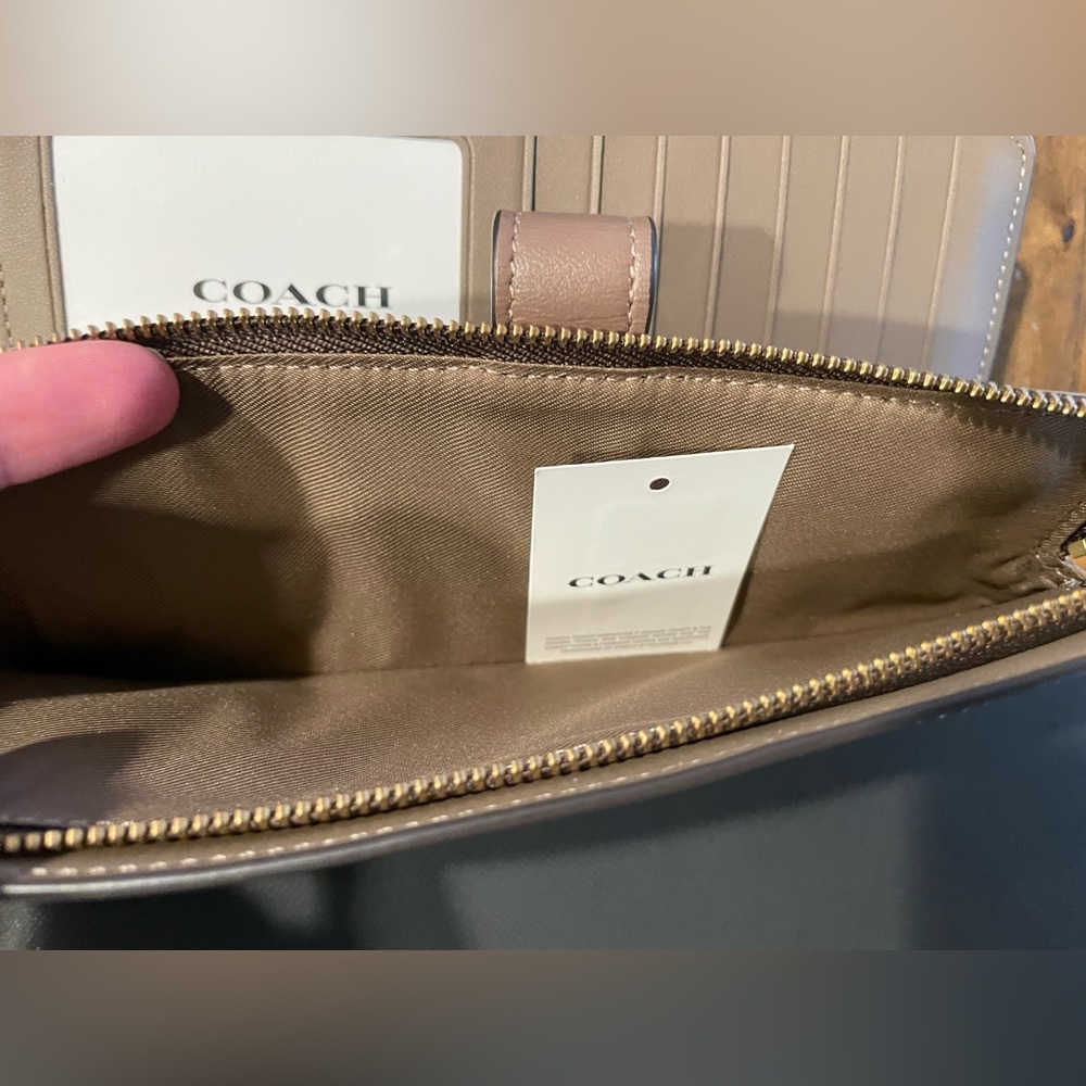 COACH leather wallet - Picture 5 of 9